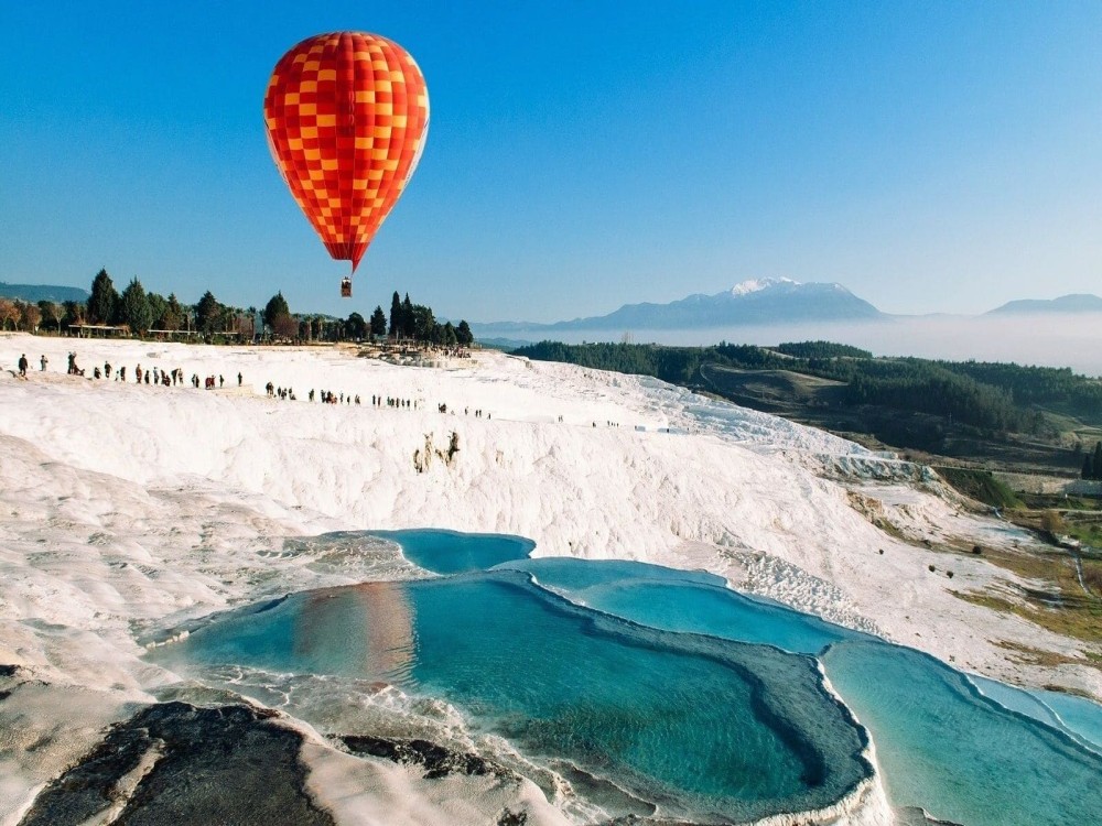 Hot air balloon ride in Pamukkale or Cappadocia