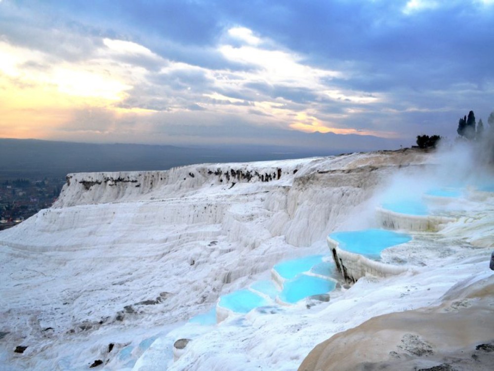 What is the best time to visit Pamukkale ?