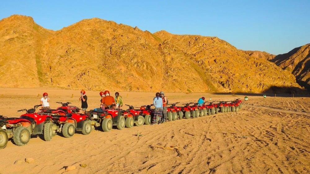 Hurghada: Morning-Afternoon Quad Safari Camel & Transfer | ®ExcursionMania