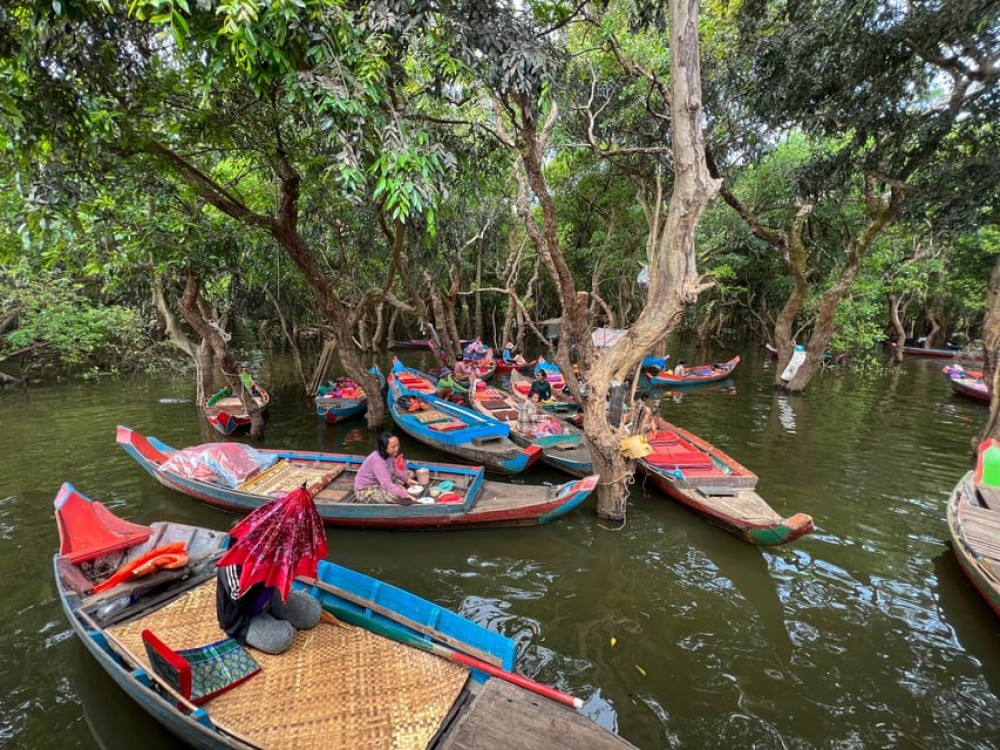 Siem Reap: Kampong Phluk and Tonle Sap Sunset Boat Cruise | ®ExcursionMania
