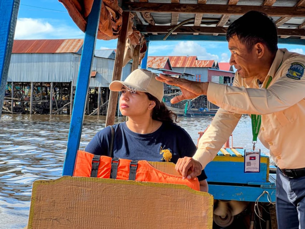 Siem Reap: Kampong Phluk and Tonle Sap Sunset Boat Cruise | ®ExcursionMania