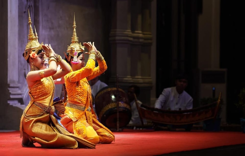 Apsara Traditional Dances & Local Buffet with Tuk-Tuk Ride | ®ExcursionMania