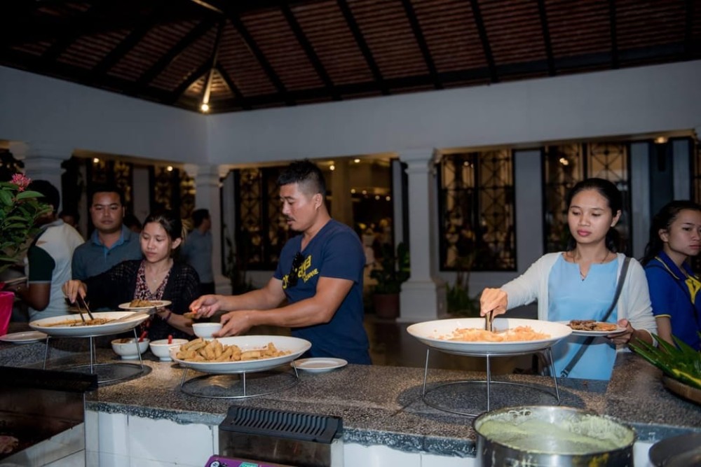 Apsara Traditional Dances & Local Buffet with Tuk-Tuk Ride | ®ExcursionMania