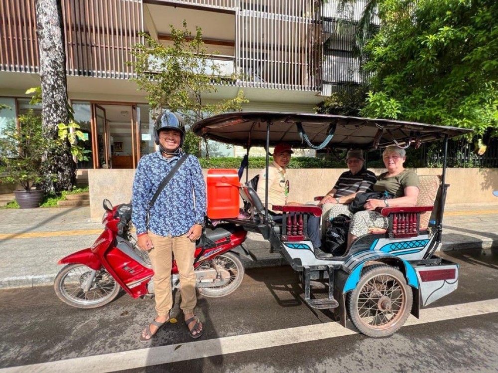 Apsara Traditional Dances & Local Buffet with Tuk-Tuk Ride | ®ExcursionMania