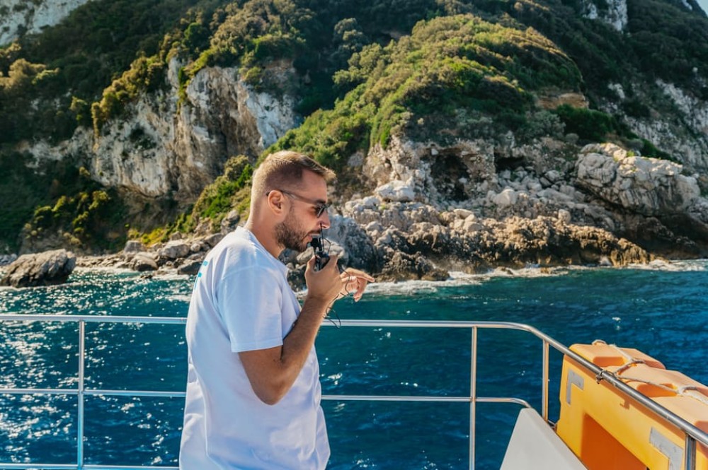 From Naples: Gulf of Naples & Capri Sightseeing Boat Tour | ®ExcursionMania