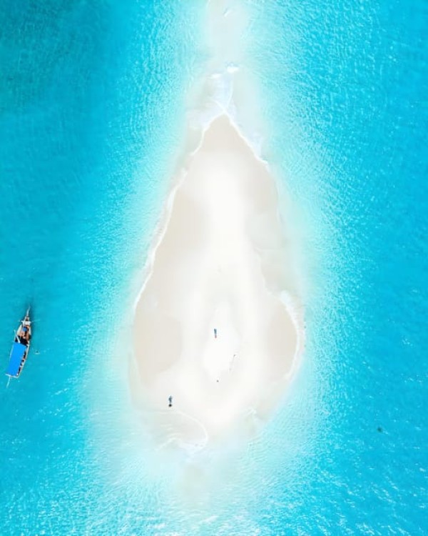 Zanzibar Mnemba island: Snorkeling and Dolphin Swimming Tour | ®ExcursionMania
