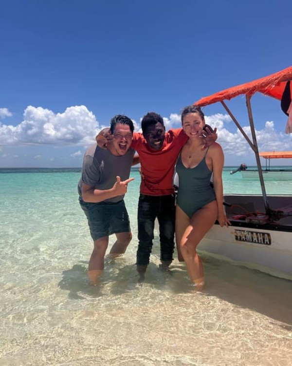 Pungume beach, sandbank BBQ and snorkeling | ®ExcursionMania