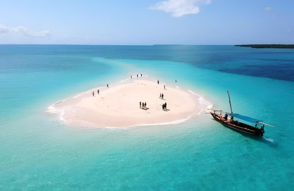 From Paje/Jambian: Safari Blue Snorkelling with Lunch | ®ExcursionMania