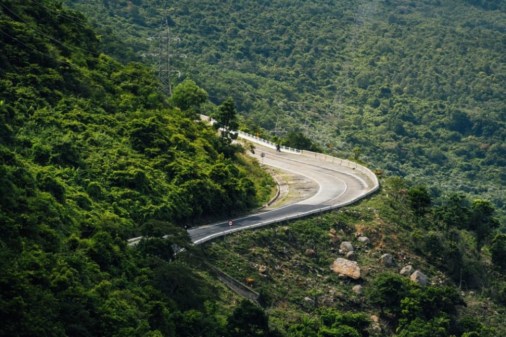 Hue to Hoi An by bus: Hai Van Pass, Lang Co, Marble mountain | ®ExcursionMania