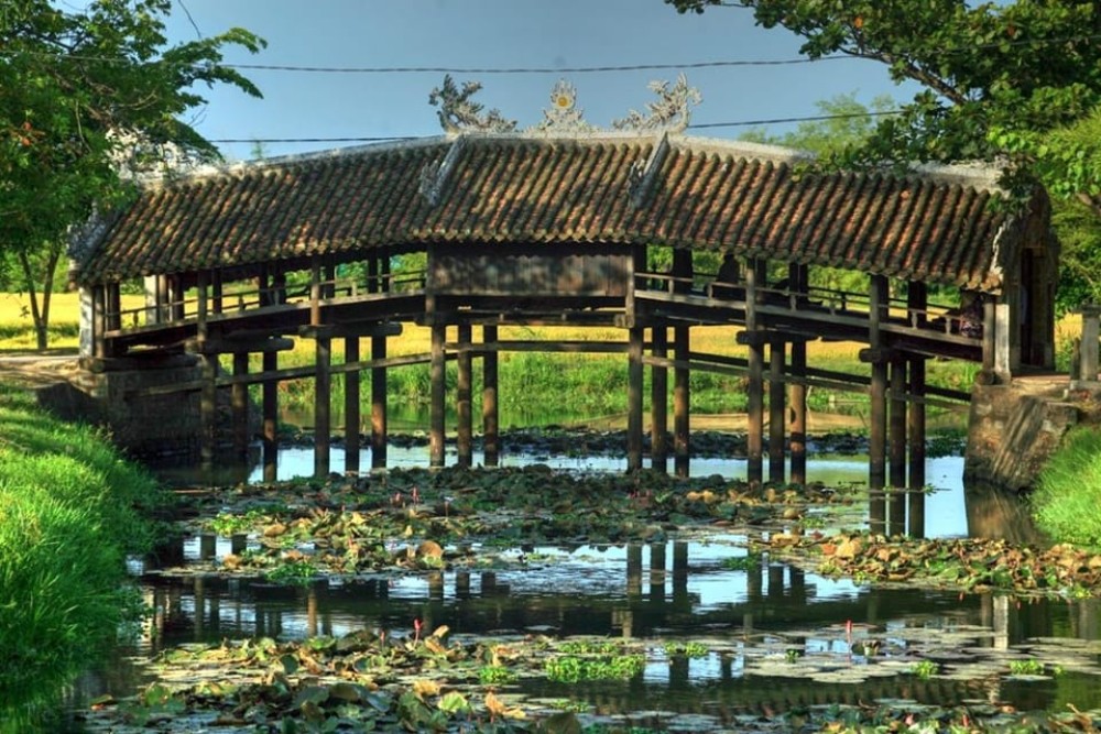 Hue to Hoi An by bus: Hai Van Pass, Lang Co, Marble mountain | ®ExcursionMania