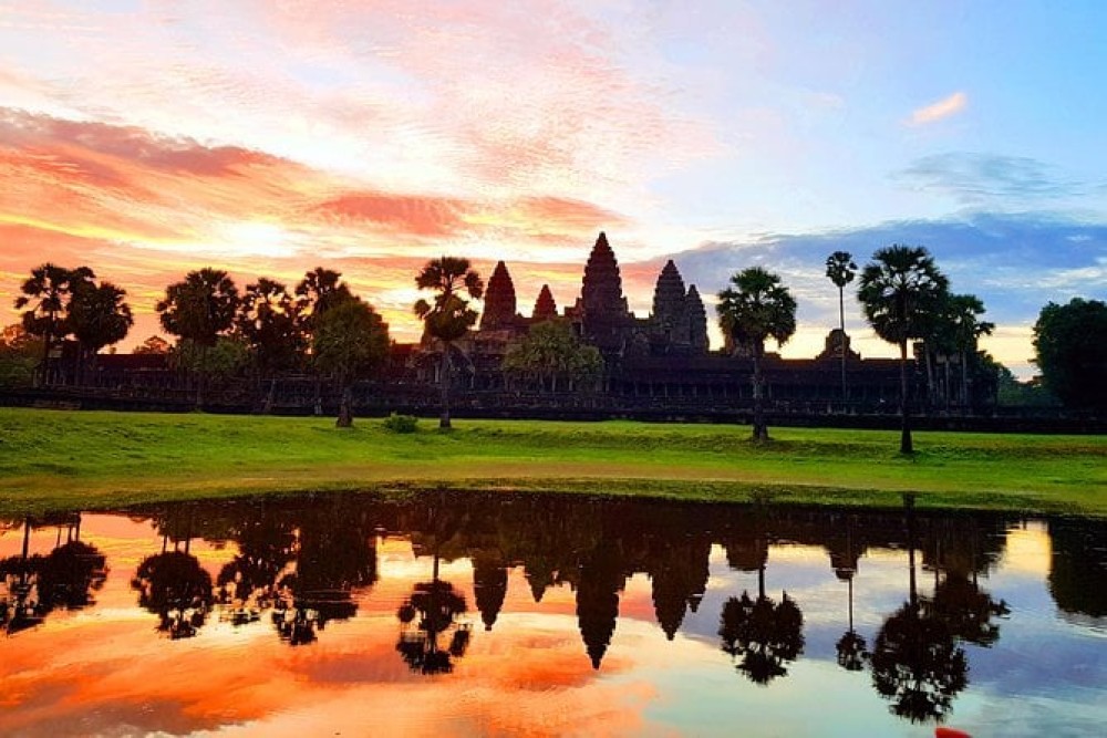 Siem Reap: 2-Day Angkor Sunrise, Banteay Srey, & Beng Mealea | ®ExcursionMania