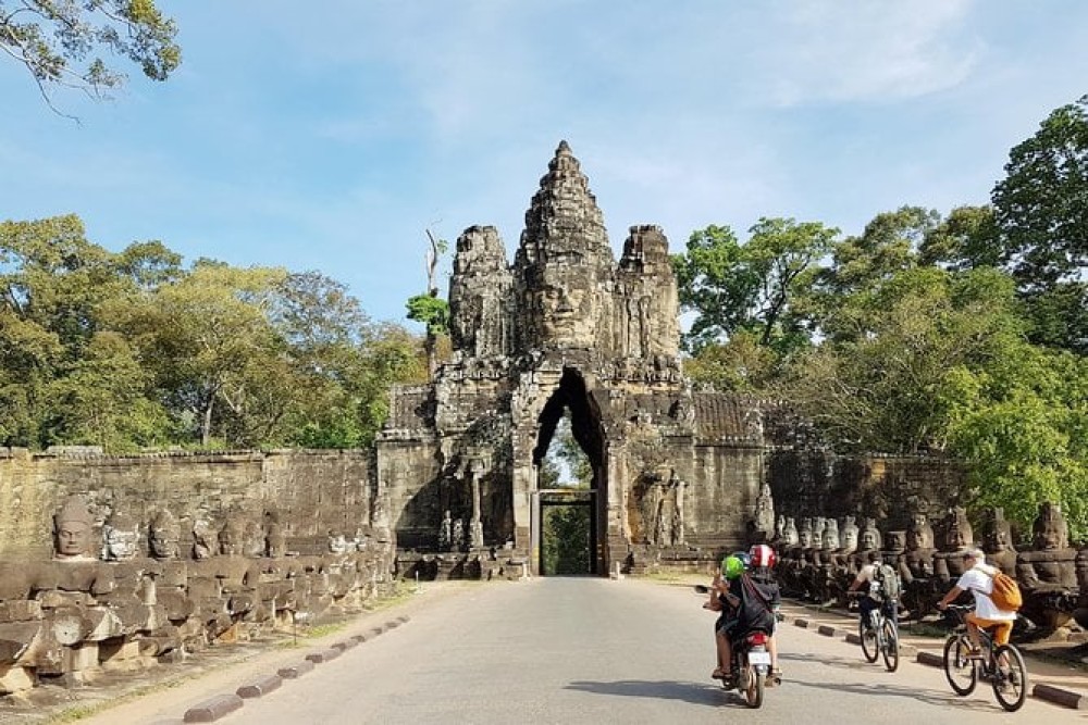 Siem Reap: 2-Day Angkor Sunrise, Banteay Srey, & Beng Mealea | ®ExcursionMania