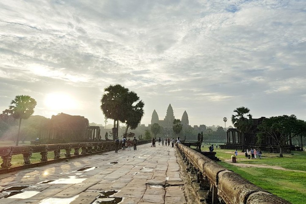 Siem Reap: 2-Day Angkor Sunrise, Banteay Srey, & Beng Mealea | ®ExcursionMania