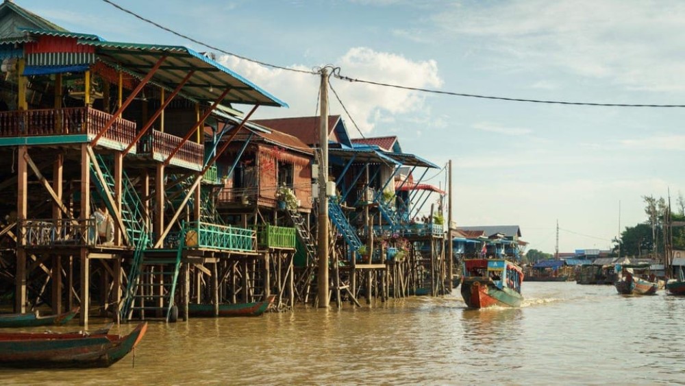 From Siem Reap: Kampong Phluk Floating Village Tour by Boat | ®ExcursionMania