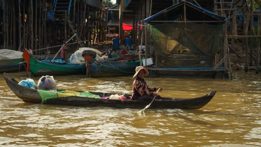 From Siem Reap: Kampong Phluk Floating Village Tour by Boat | ®ExcursionMania