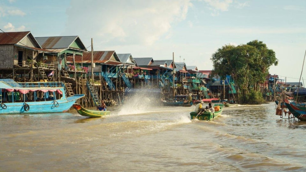 From Siem Reap: Kampong Phluk Floating Village Tour by Boat | ®ExcursionMania