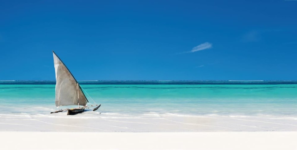 Ngonga Cave, Kuza Cave, Paje Beach, Blue Lagoon, The Rock | ®ExcursionMania