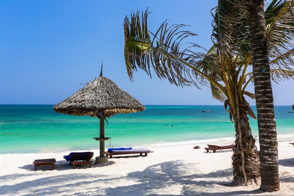 Kuza Cave, Blue Lagoon, The Rock Restaurant, Kaefunk Beach | ®ExcursionMania