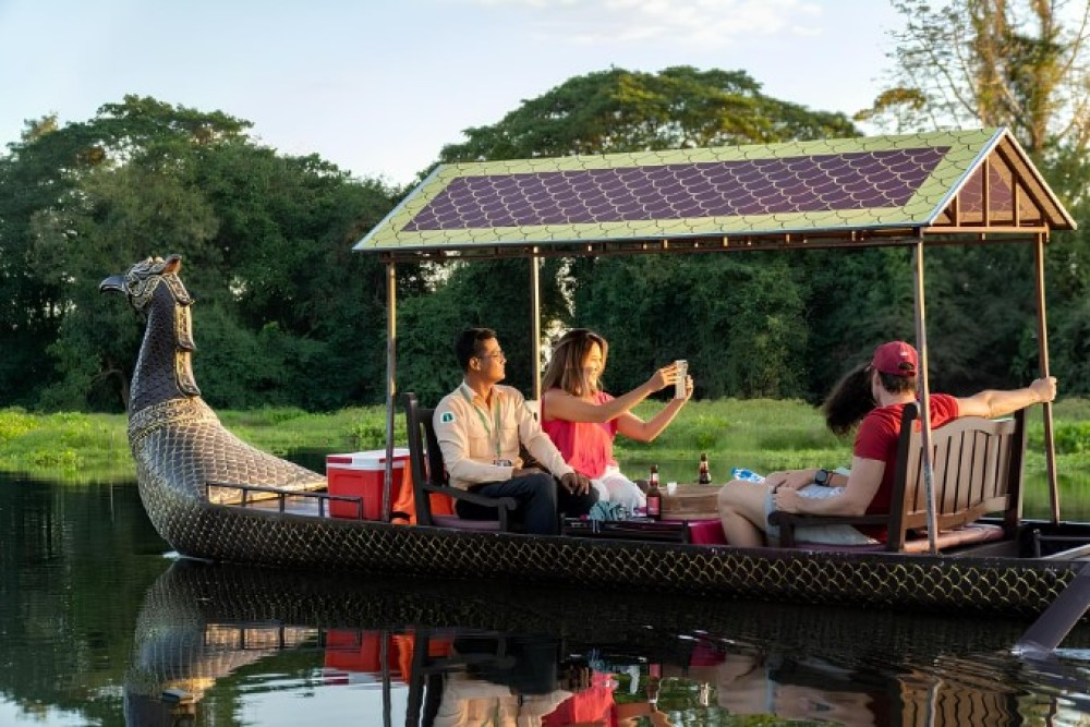 Siem Reap: Angkor Twilight & Boat Vespa Adventure | ®ExcursionMania