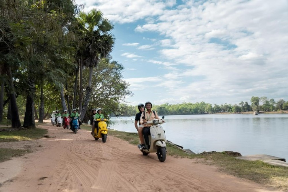 Siem Reap: Angkor Twilight & Boat Vespa Adventure | ®ExcursionMania