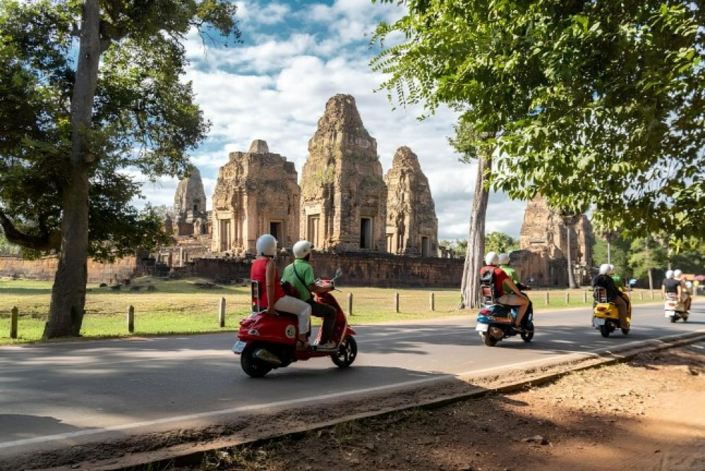 Siem Reap: Angkor Twilight & Boat Vespa Adventure | ®ExcursionMania