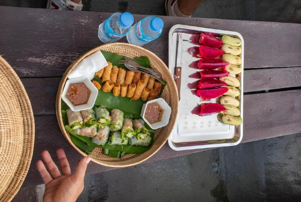 Siem Reap: Angkor Twilight & Boat Vespa Adventure | ®ExcursionMania