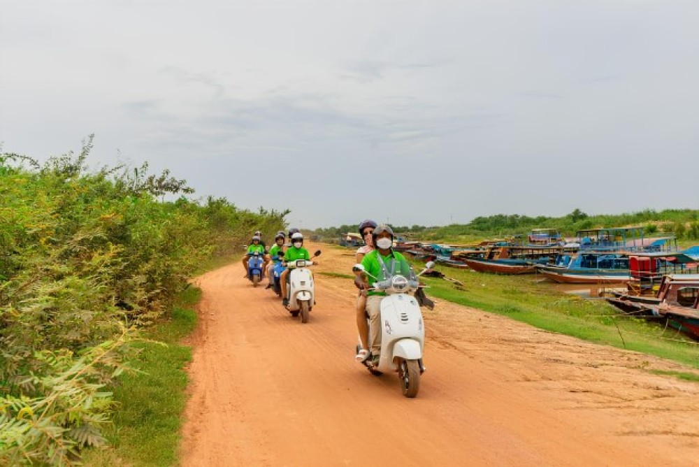 Siem Reap: Floating Village Sunset Boat Guided Vespa Tour | ®ExcursionMania