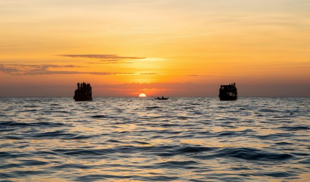 Siem Reap: Floating Village Sunset Boat Guided Vespa Tour | ®ExcursionMania