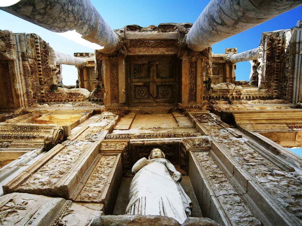 From Izmir to Ephesus: A Guided Historical Experience | ®ExcursionMania