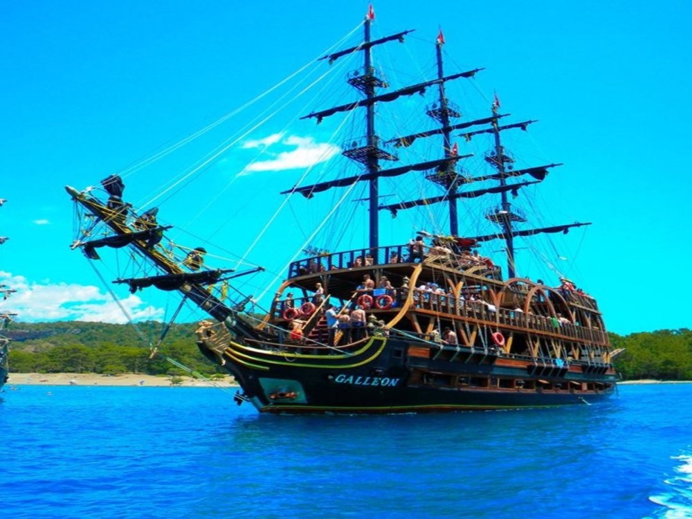 Antalya: Kemer Pirate Boat Trip with Hotel Transfer and BBQ Lunch | ®ExcursionMania