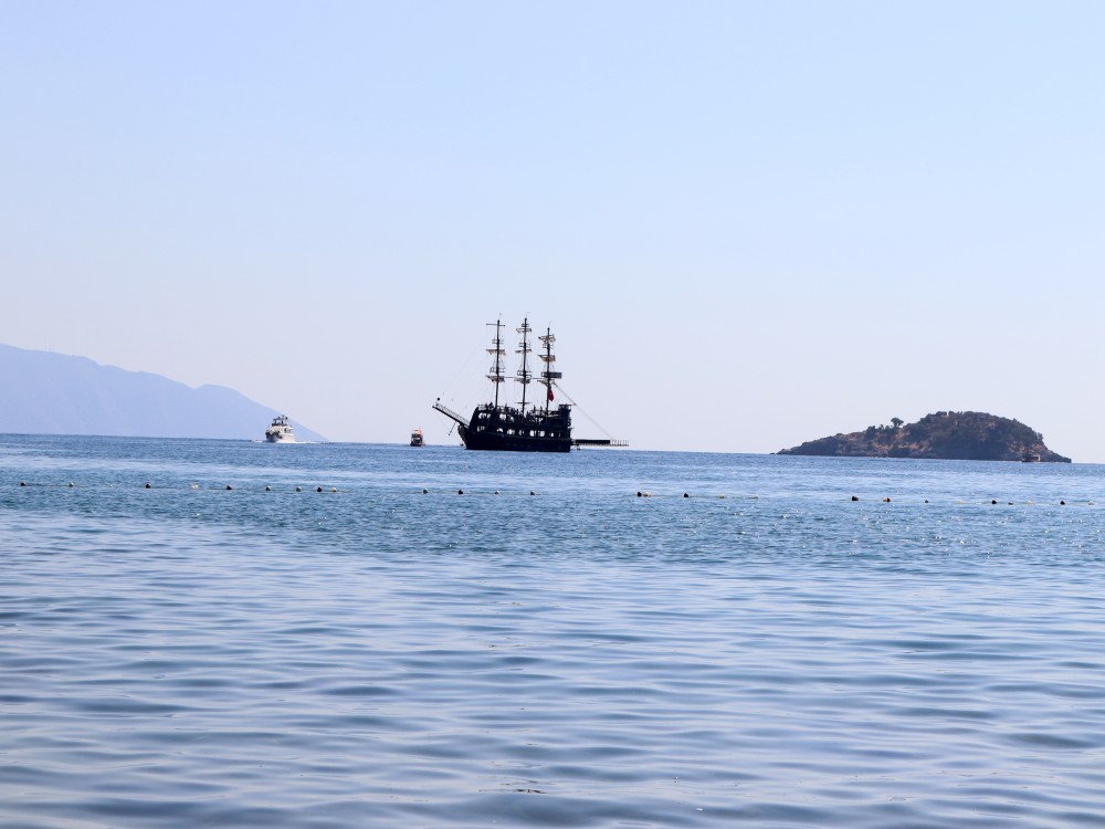 Antalya: Kemer Pirate Boat Trip with Hotel Transfer and BBQ Lunch | ®ExcursionMania