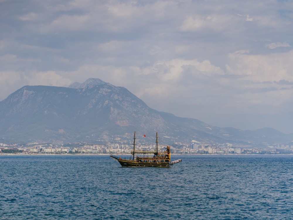 Antalya: Kemer Pirate Boat Trip with Hotel Transfer and BBQ Lunch | ®ExcursionMania