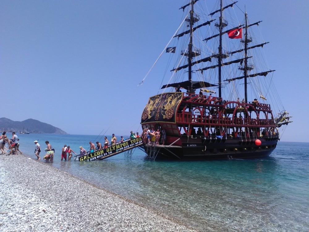 Antalya: Kemer Pirate Boat Trip with Hotel Transfer and BBQ Lunch | ®ExcursionMania
