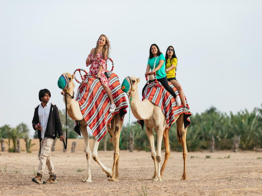 Dubai: Sunrise Balloon Flight with Camel Ride & Breakfast | ®ExcursionMania