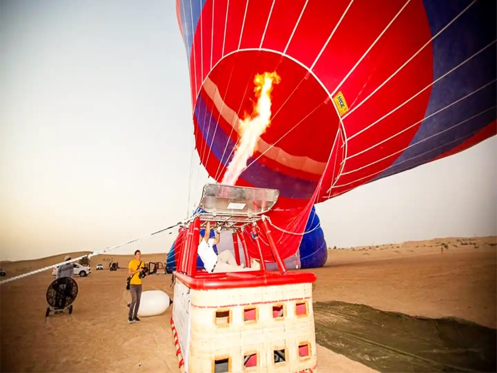 Dubai: Sunrise Balloon Flight with Camel Ride & Breakfast | ®ExcursionMania