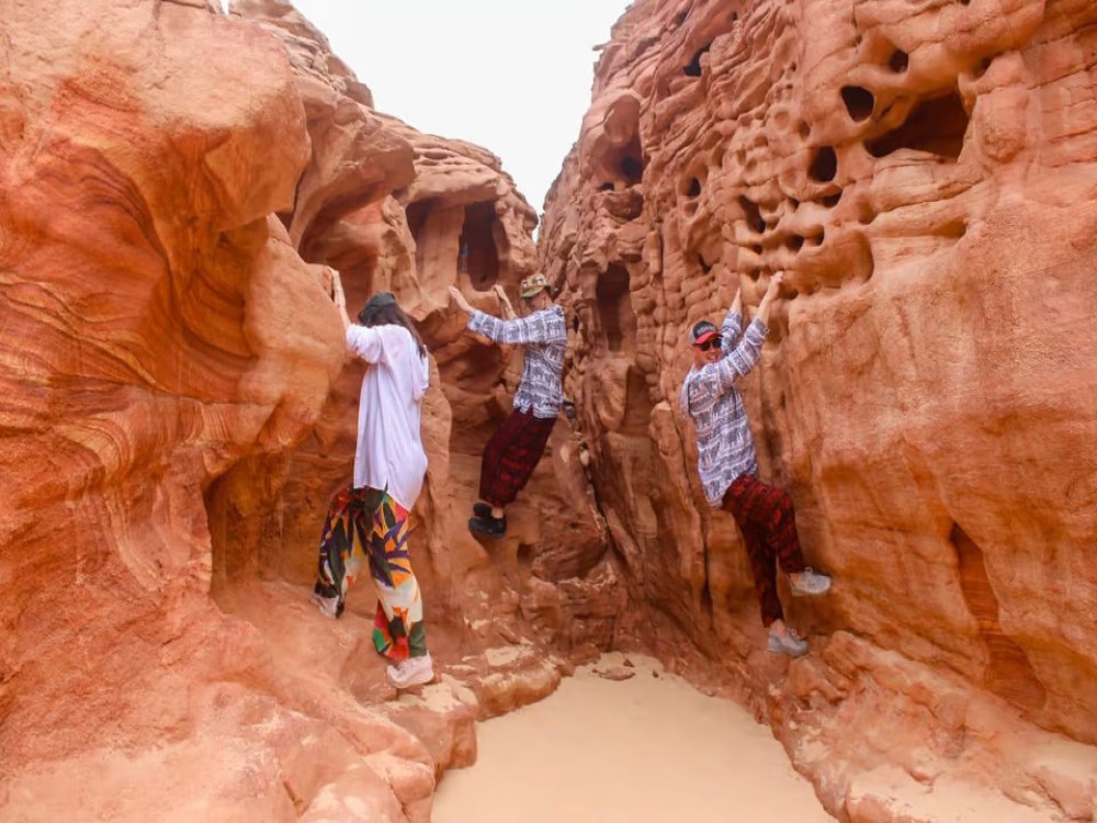 Sharm El Sheikh: Jeep Adventure to Blue Hole, Canyon & Dahab | ®ExcursionMania