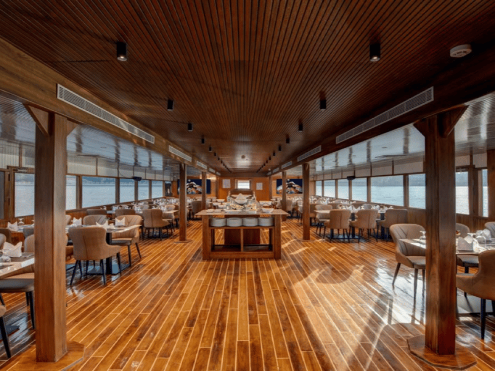 Dubai: Dhow Cruise Dinner at Creek, Marina with Upper deck | ®ExcursionMania