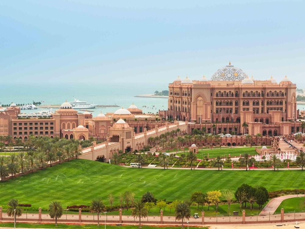 From Dubai: Abu Dhabi City Sightseeing & Sheikh Zayed Mosque | ®ExcursionMania