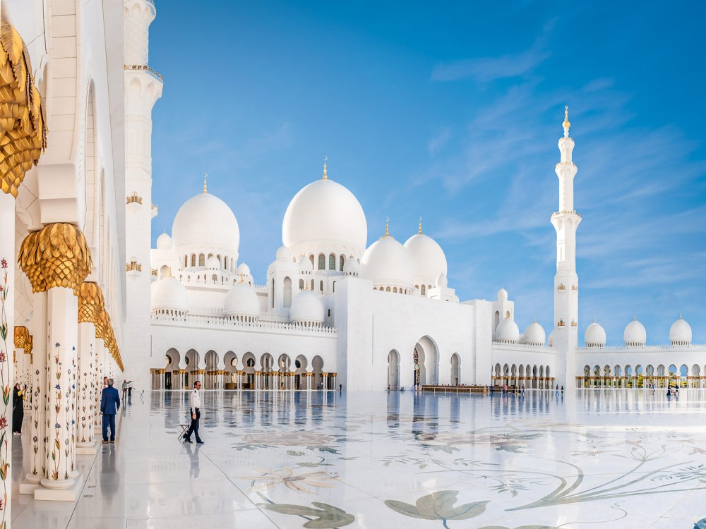 From Dubai: Abu Dhabi City Sightseeing & Sheikh Zayed Mosque | ®ExcursionMania