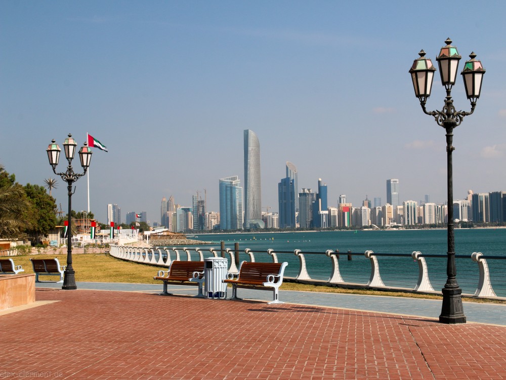 From Dubai: Abu Dhabi City Sightseeing & Sheikh Zayed Mosque | ®ExcursionMania