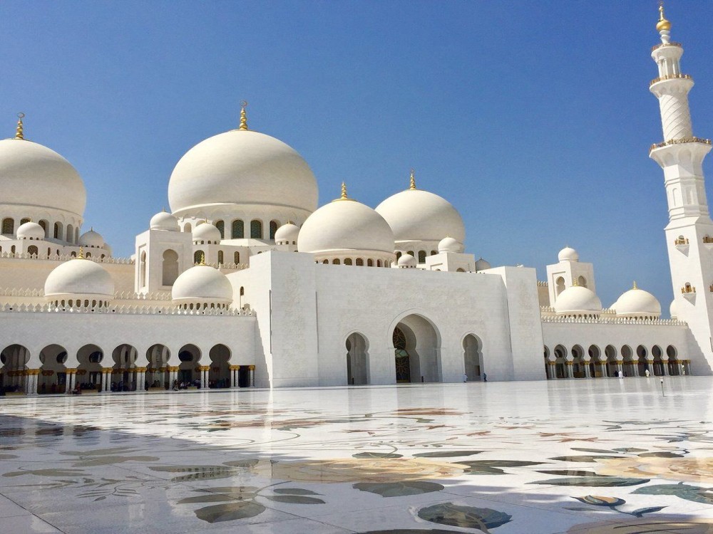 From Dubai: Abu Dhabi Grand Mosque & Louvre Museum Full-Day | ®ExcursionMania