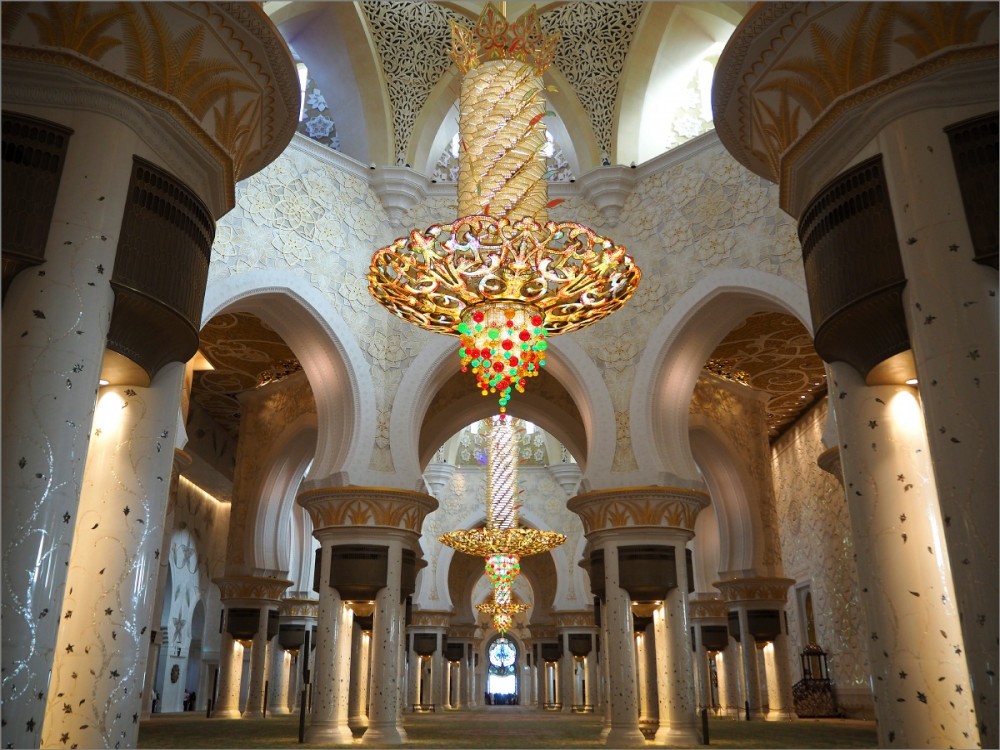 From Dubai: Abu Dhabi Grand Mosque & Louvre Museum Full-Day | ®ExcursionMania