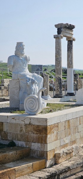 From Antalya: Full-Day Pamukkale & Hierapolis Tour w/Lunch | ®ExcursionMania