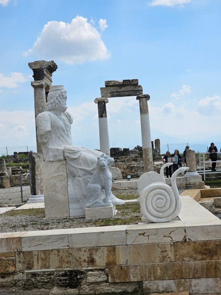 From Antalya: Full-Day Pamukkale & Hierapolis Tour w/Lunch | ®ExcursionMania